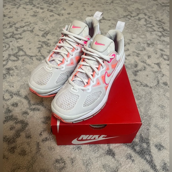 Nike Women’s air max genome, with box - Picture 4 of 10